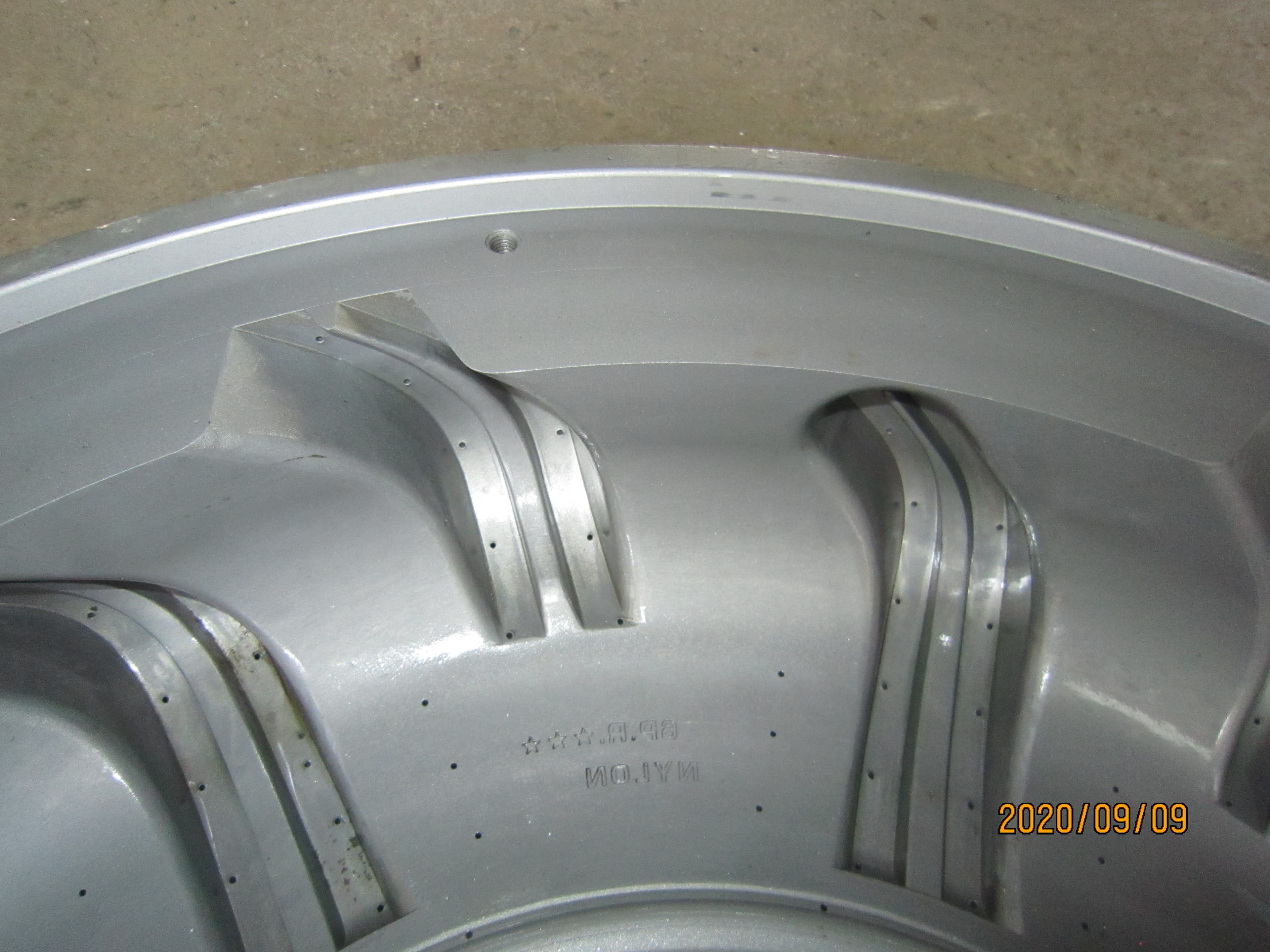 Пресс-формы для шин - изображение 7, детальный вид оборудования