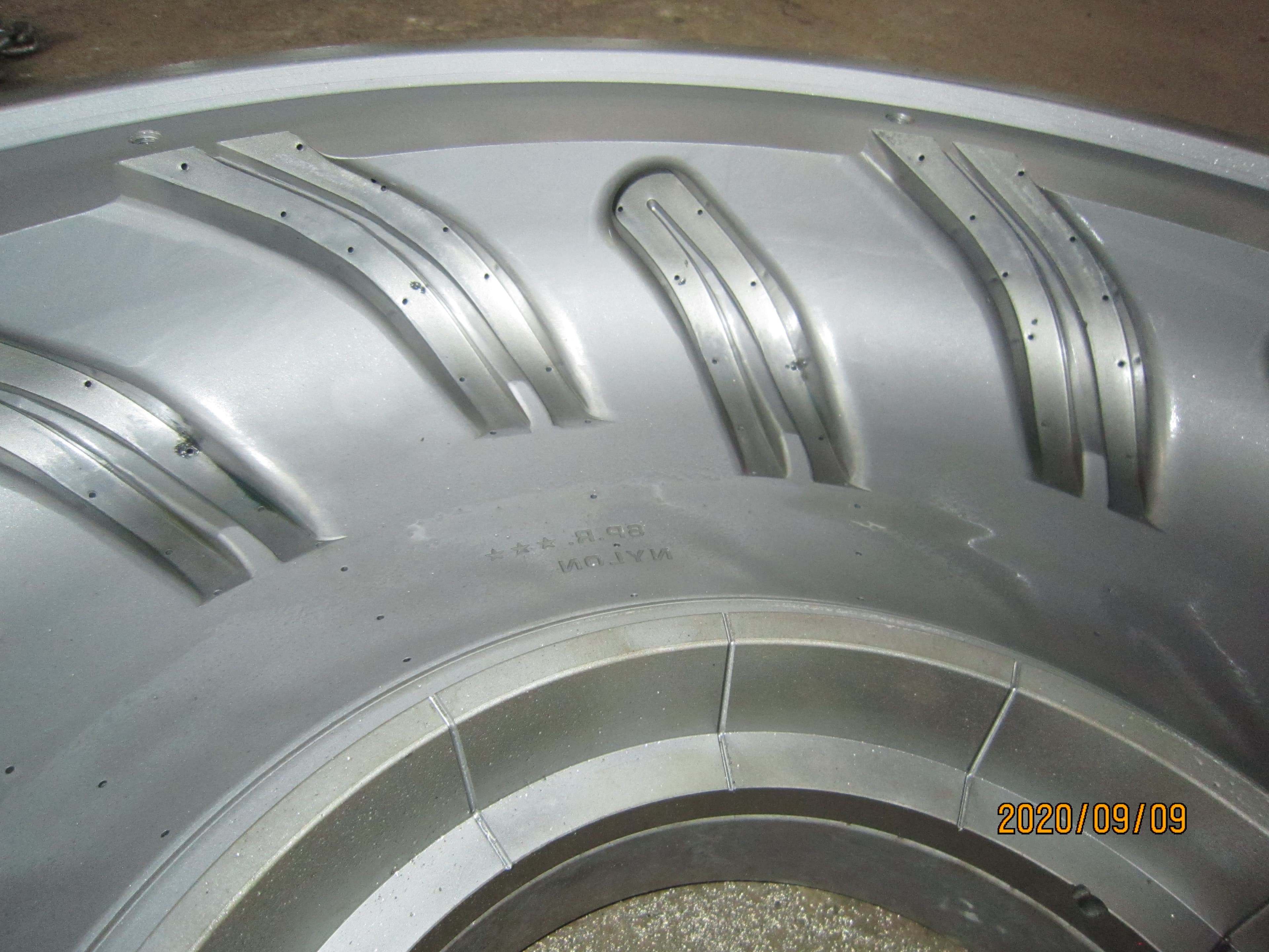 Пресс-формы для шин - изображение 10, детальный вид оборудования