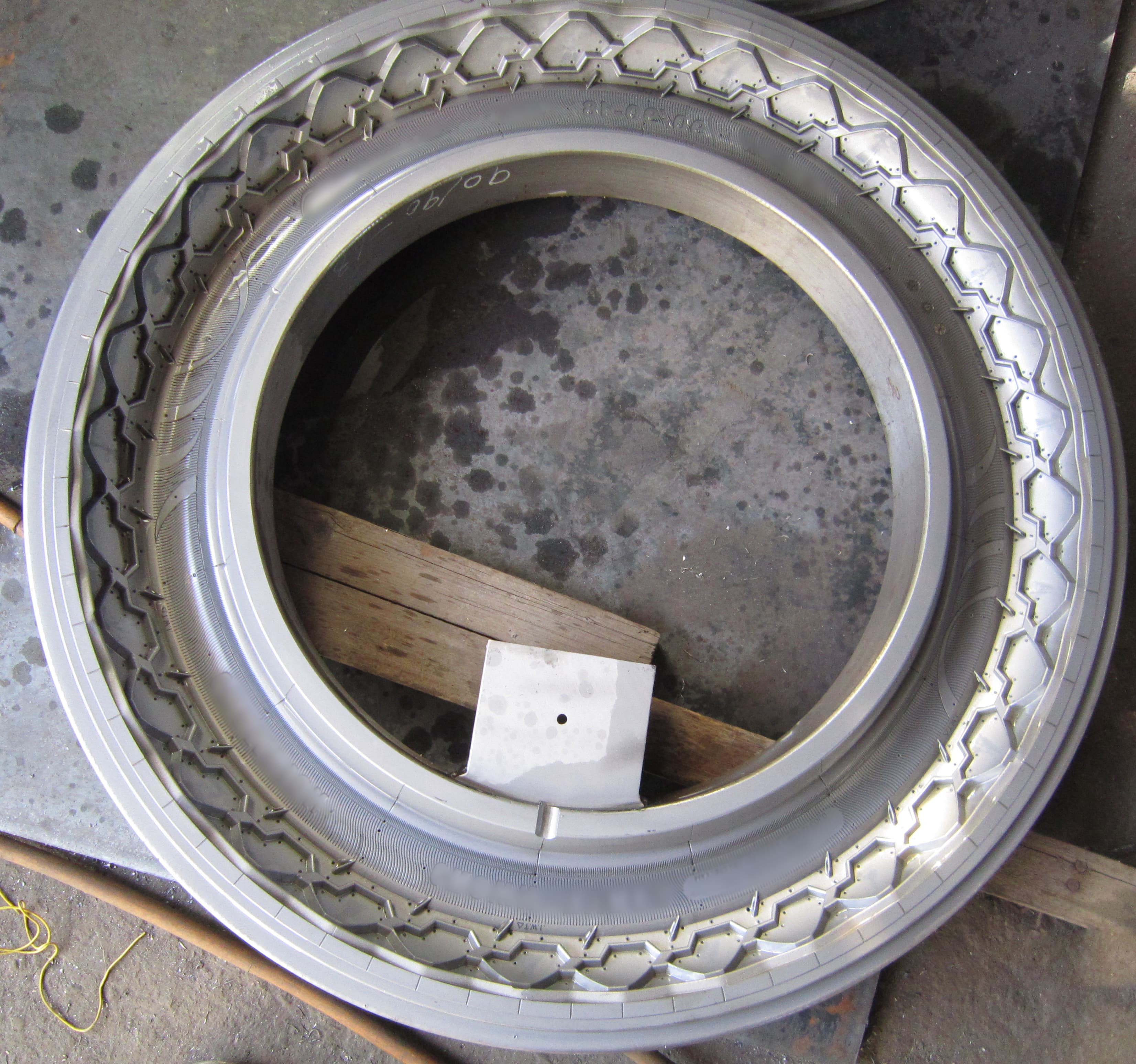 Пресс-формы для шин - изображение 15, детальный вид оборудования