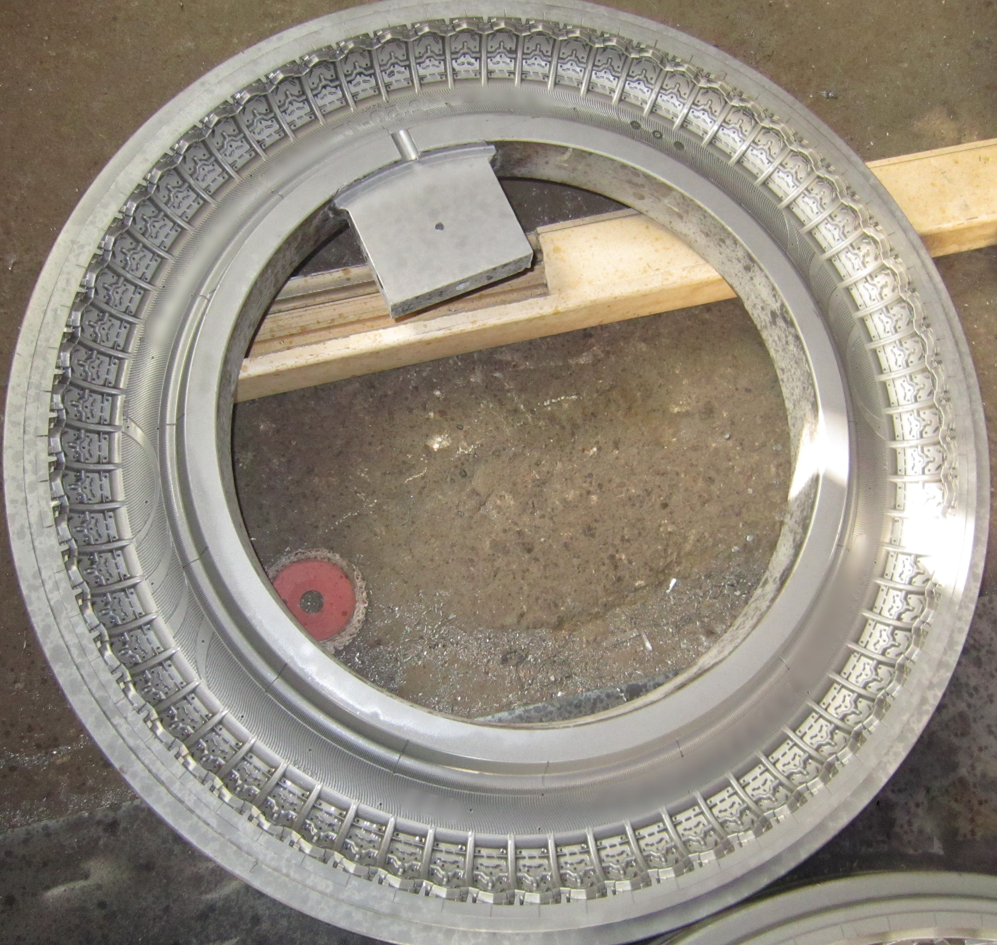 Пресс-формы для шин - изображение 16, детальный вид оборудования