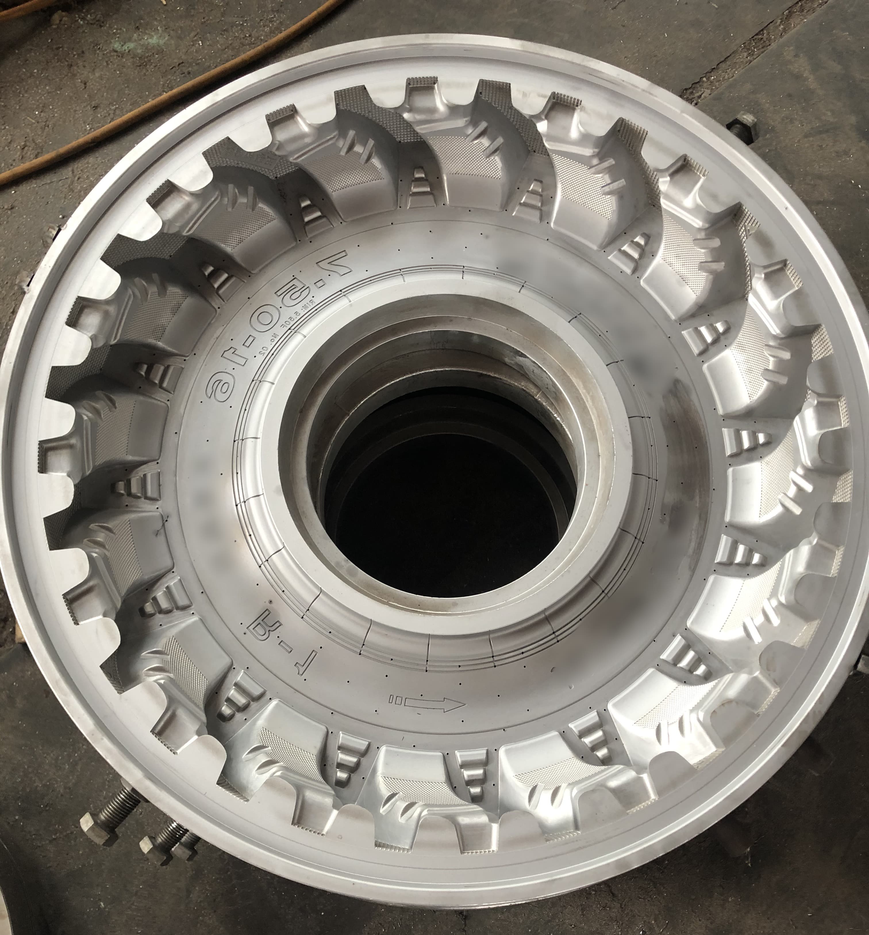 Пресс-формы для шин - изображение 23, детальный вид оборудования