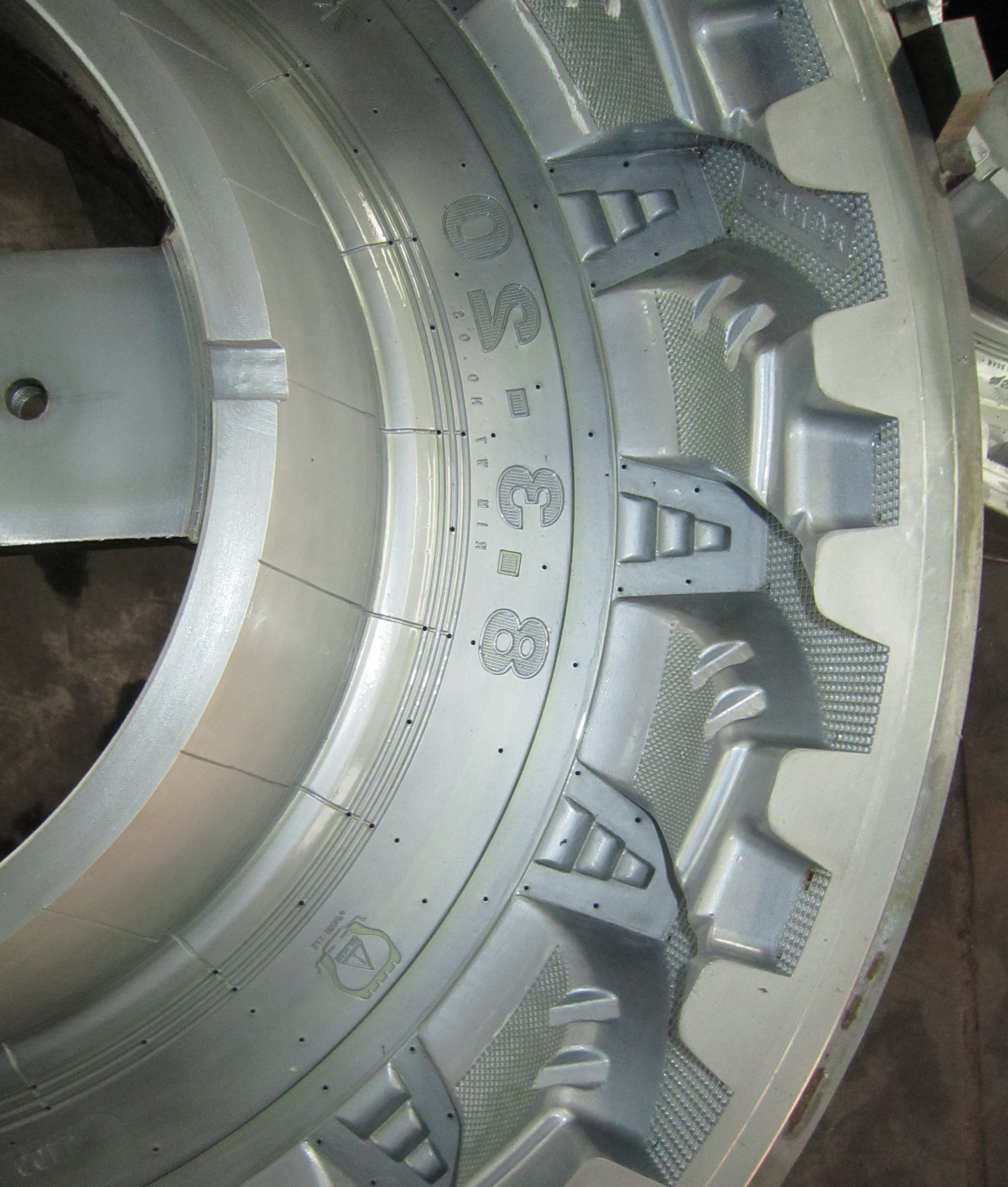 Пресс-формы для шин - изображение 24, детальный вид оборудования