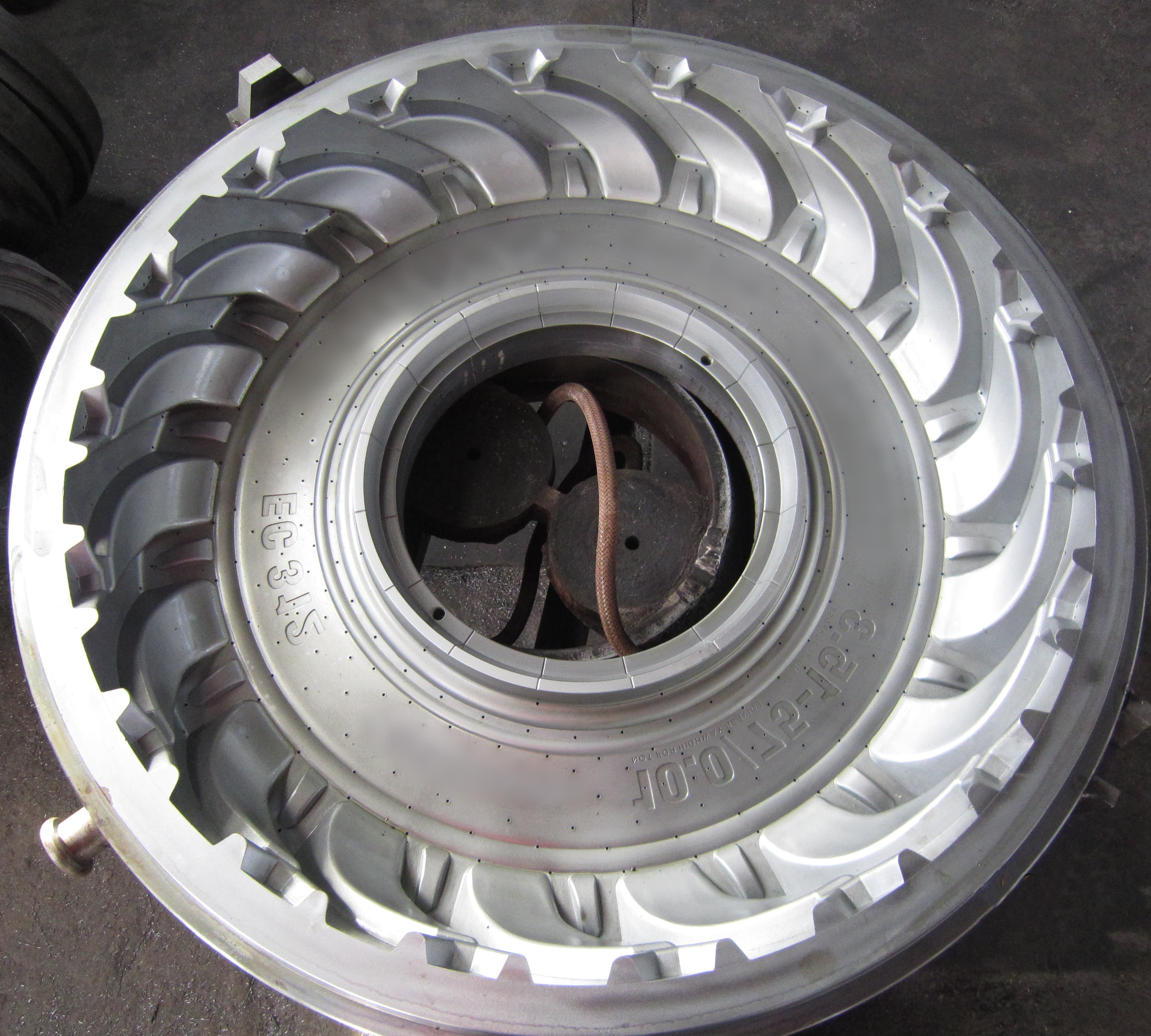 Пресс-формы для шин - изображение 27, детальный вид оборудования