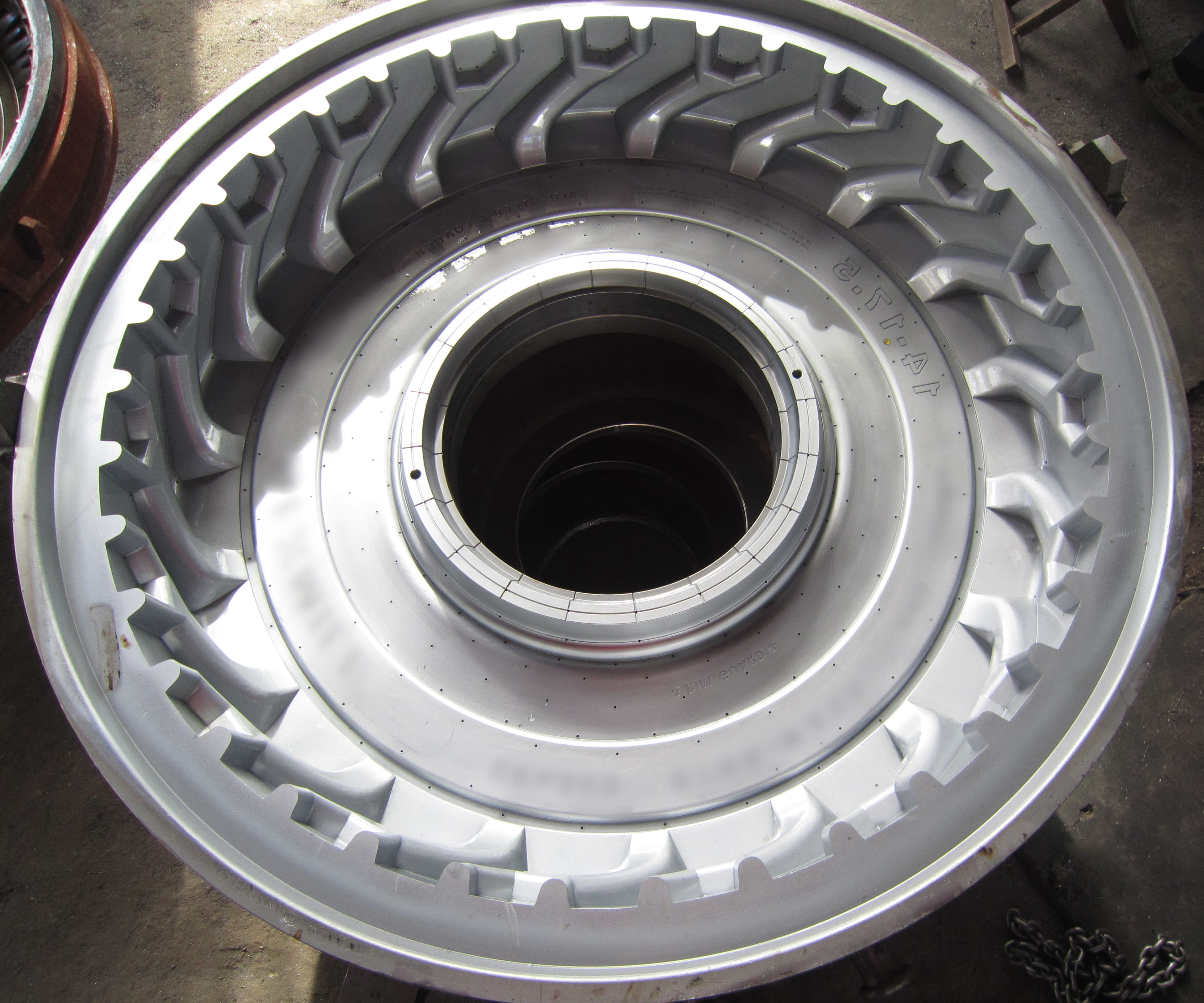 Пресс-формы для шин - изображение 28, детальный вид оборудования