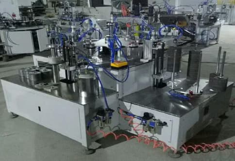 Линия для производства эластичных лепестковых шлифовальных кругов - изображение 3, Автоматическая машина для нанесения этикетки