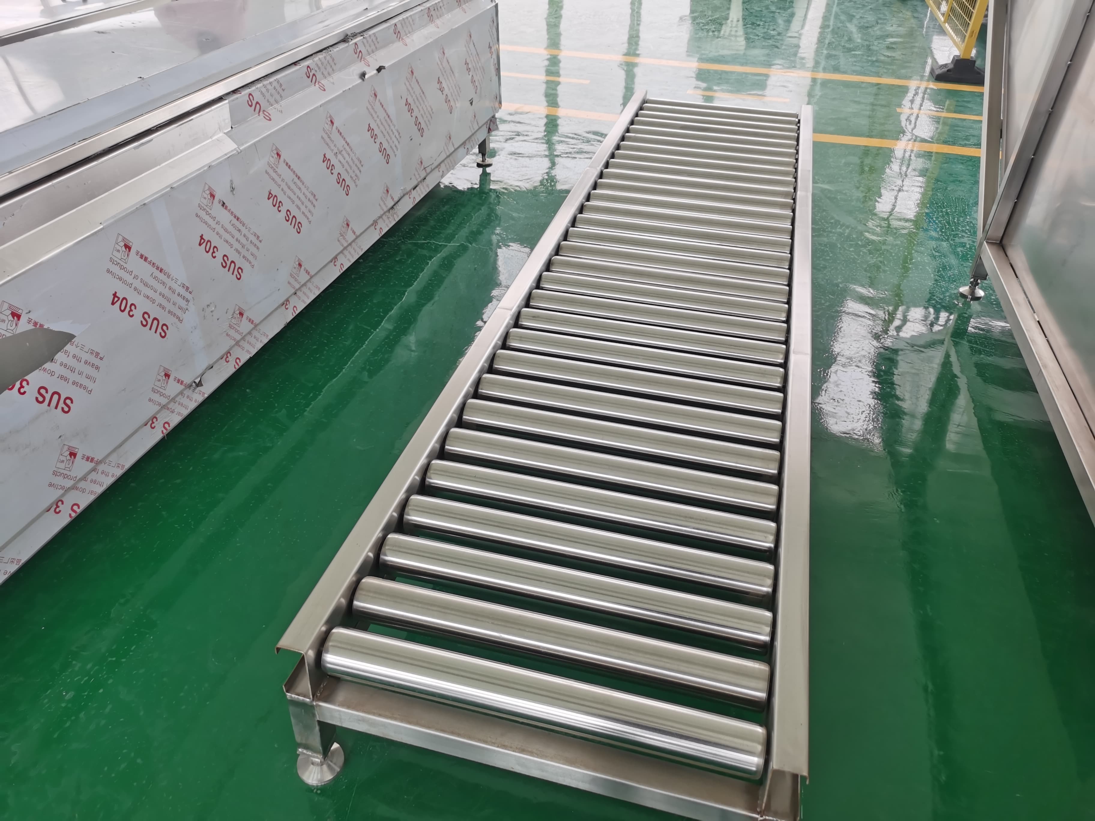 Оборудование для производства яблочного пюре - изображение 32, Роликовый конвейер из нержавеющей стали