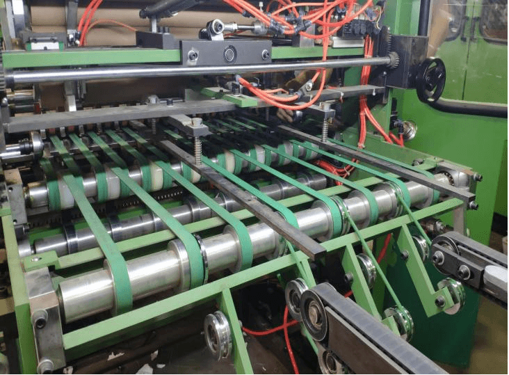 Автоматическая машина для резки и перемотки упаковочной бумаги - изображение 11, Часть для транспортировки цветной бумаги