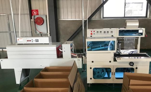 Линия для наполнения баллонов с туристическим газом - изображение 22, Автоматическая машина для термоусадочной упаковки