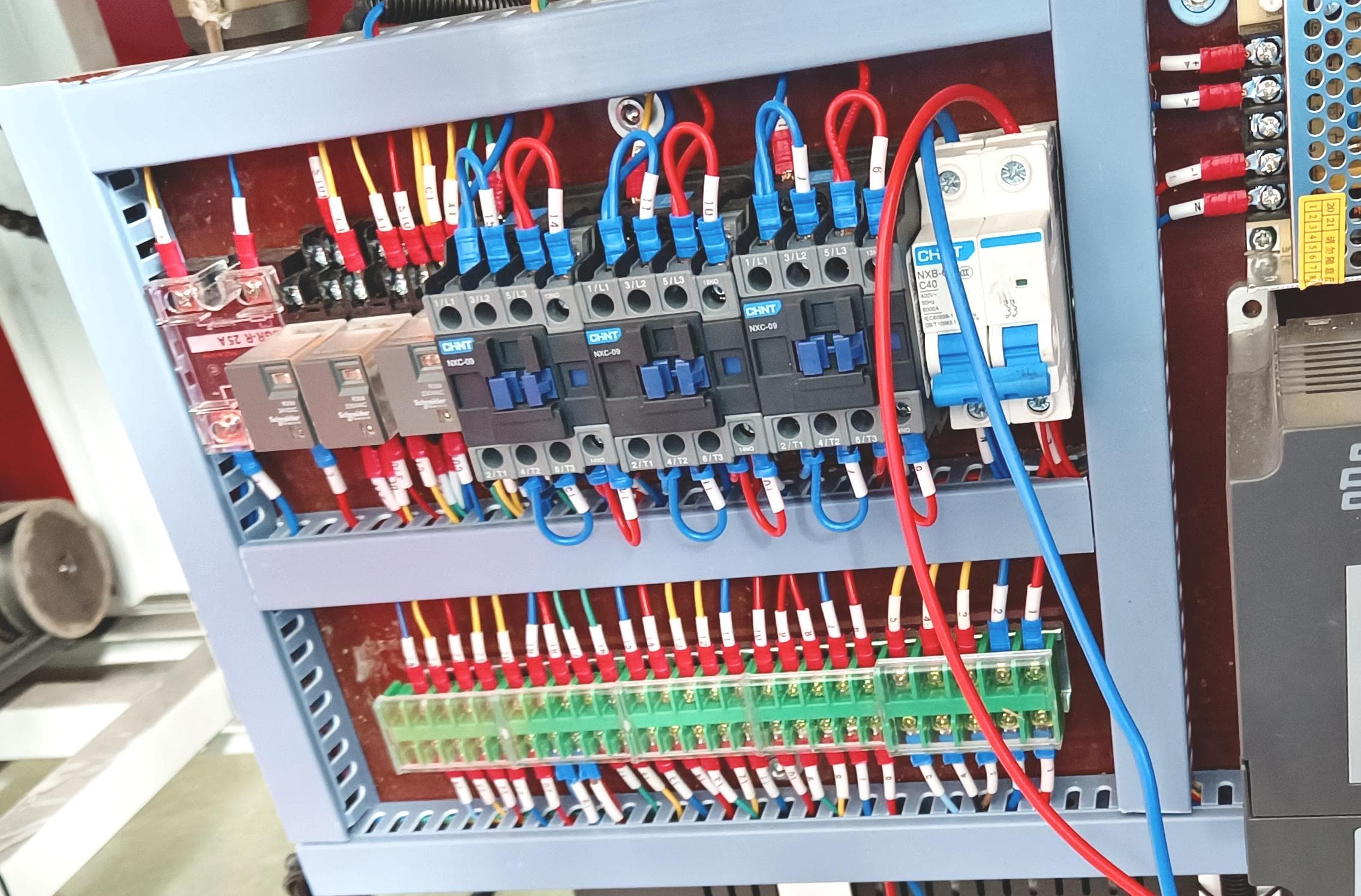 Автоматическое оборудование для производства двухслойных бахил из пленки с использованием ультразвука - изображение 7, детальный вид оборудования