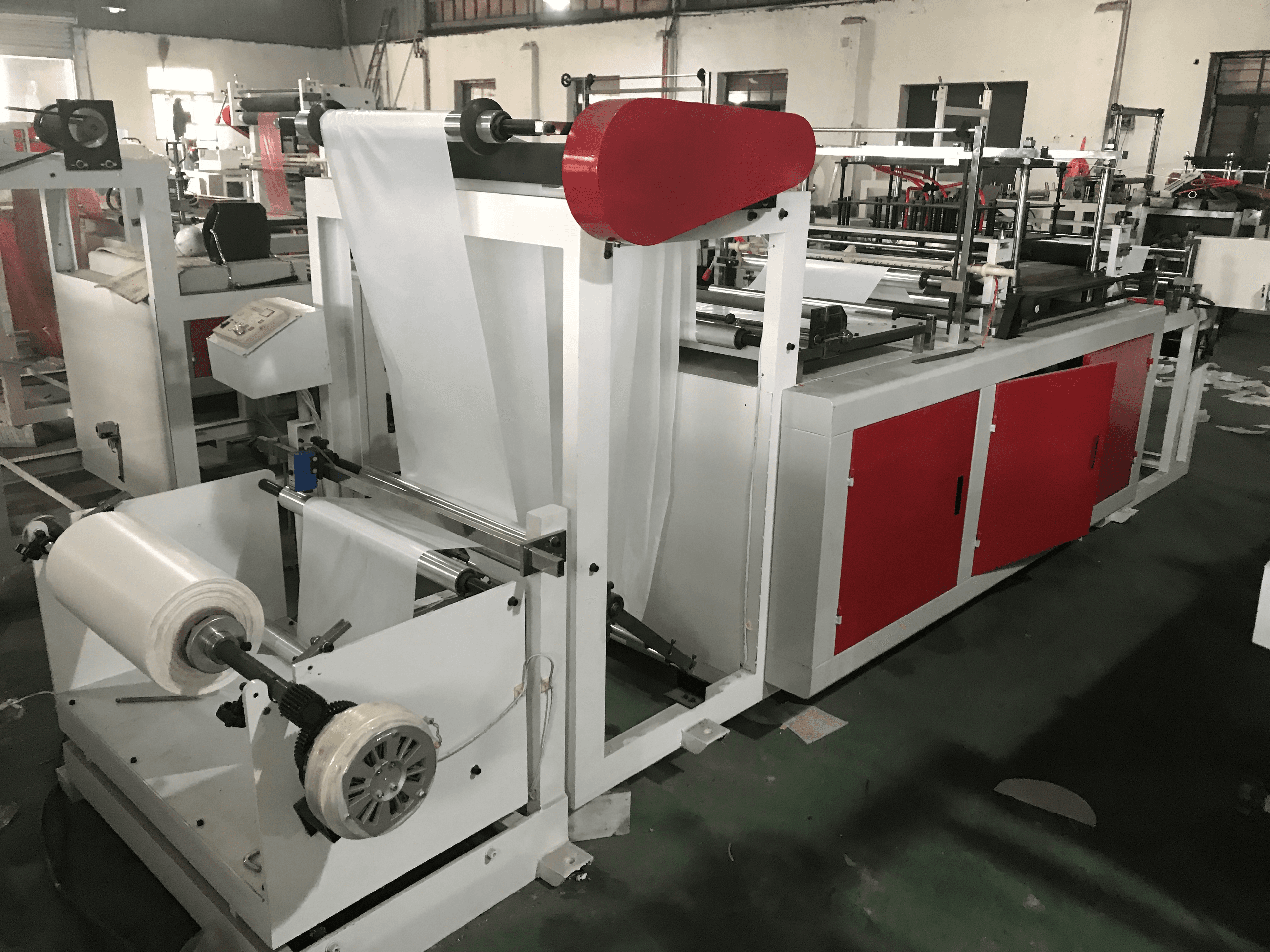 Машина для производства одноразовых полиэтиленовых фартуков - изображение 1, детальный вид оборудования