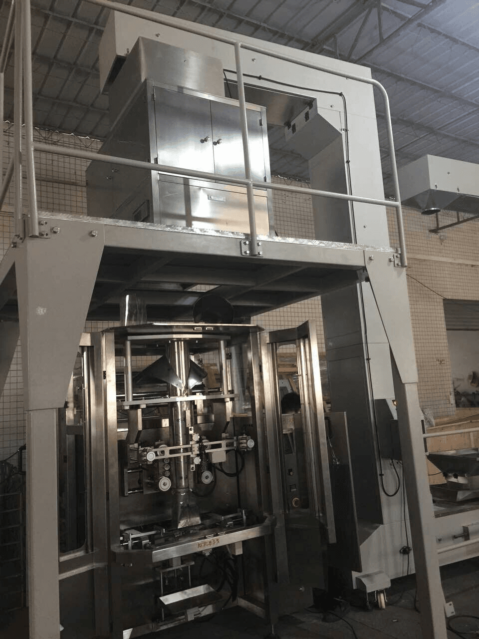 Упаковочная машина вертикального типа - изображение 2, детальный вид оборудования