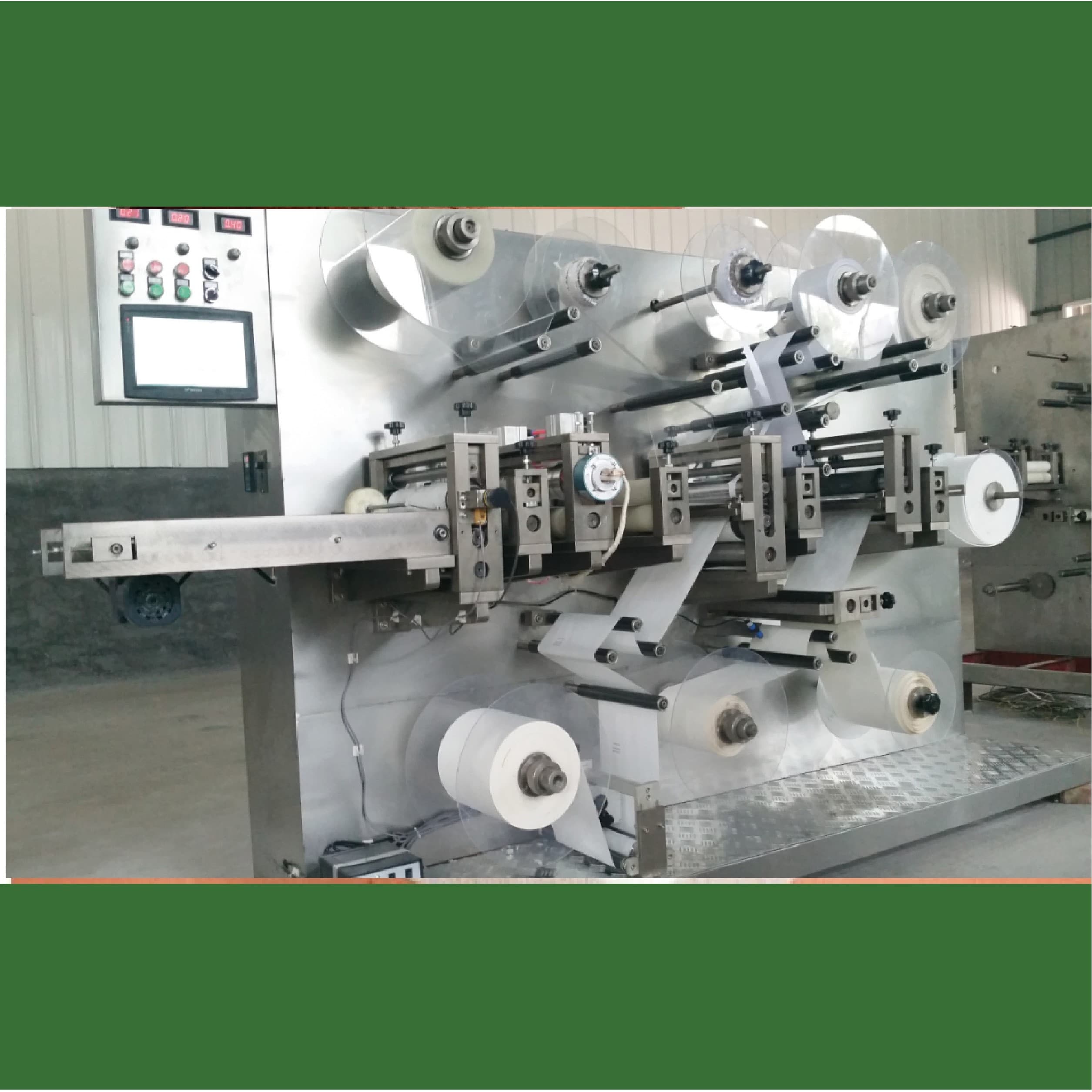 Изображение оборудования: Автоматическая машина для формирования и упаковки медицинских пластырей