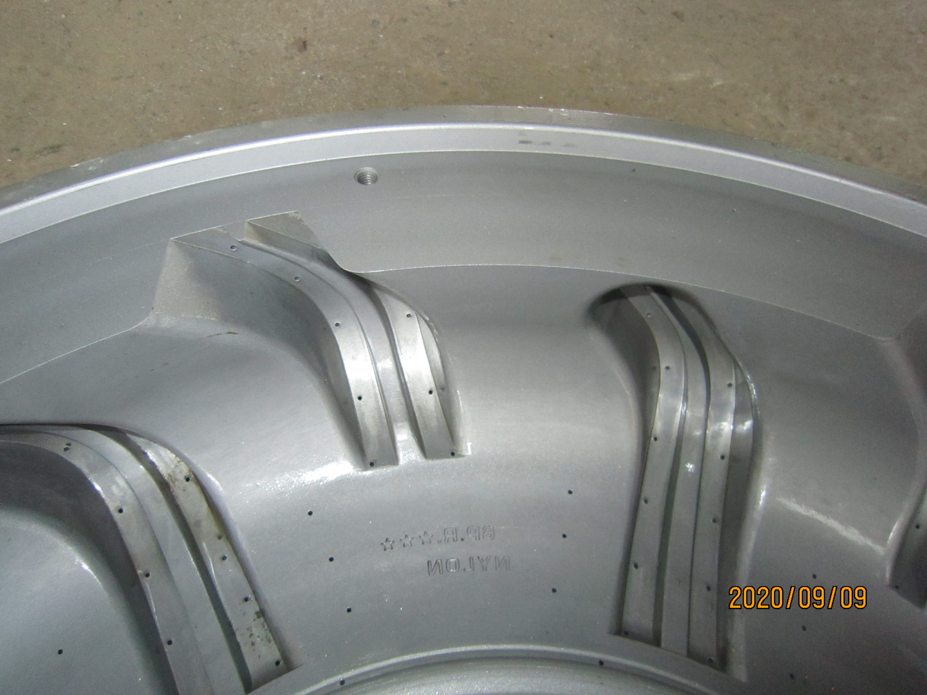 Пресс-формы для шин - изображение 7, детальный вид оборудования