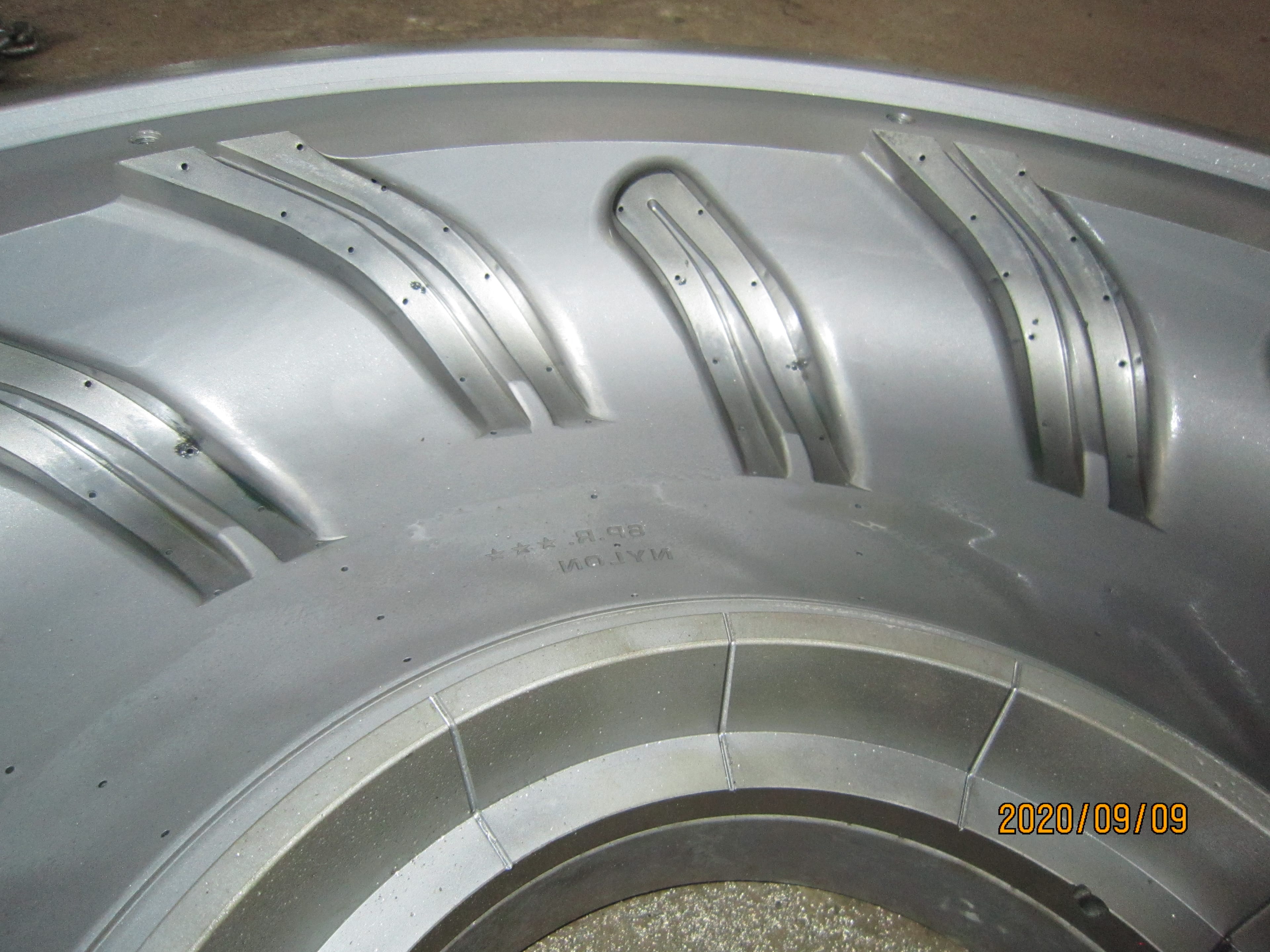 Пресс-формы для шин - изображение 10, детальный вид оборудования