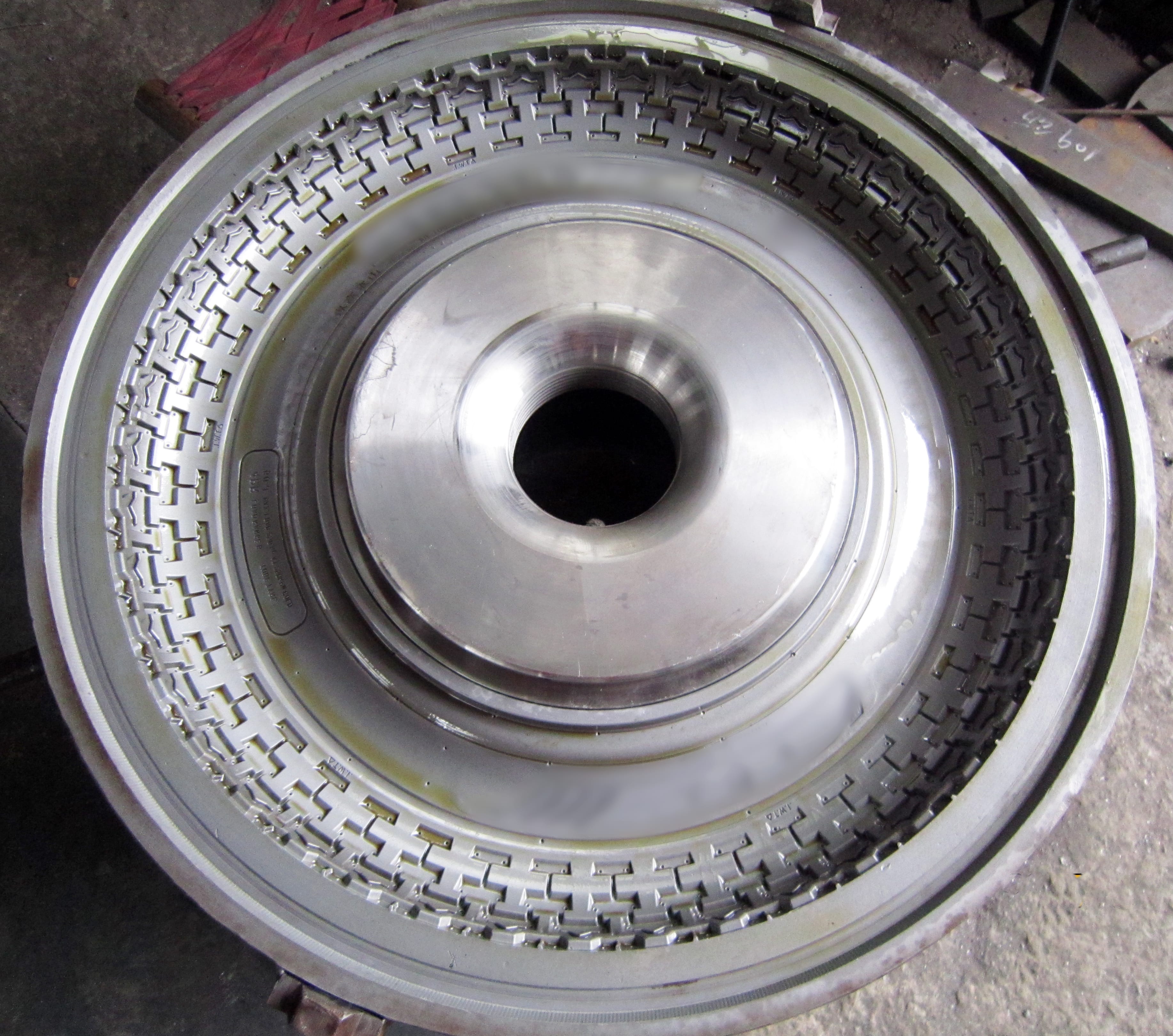 Пресс-формы для шин - изображение 14, детальный вид оборудования