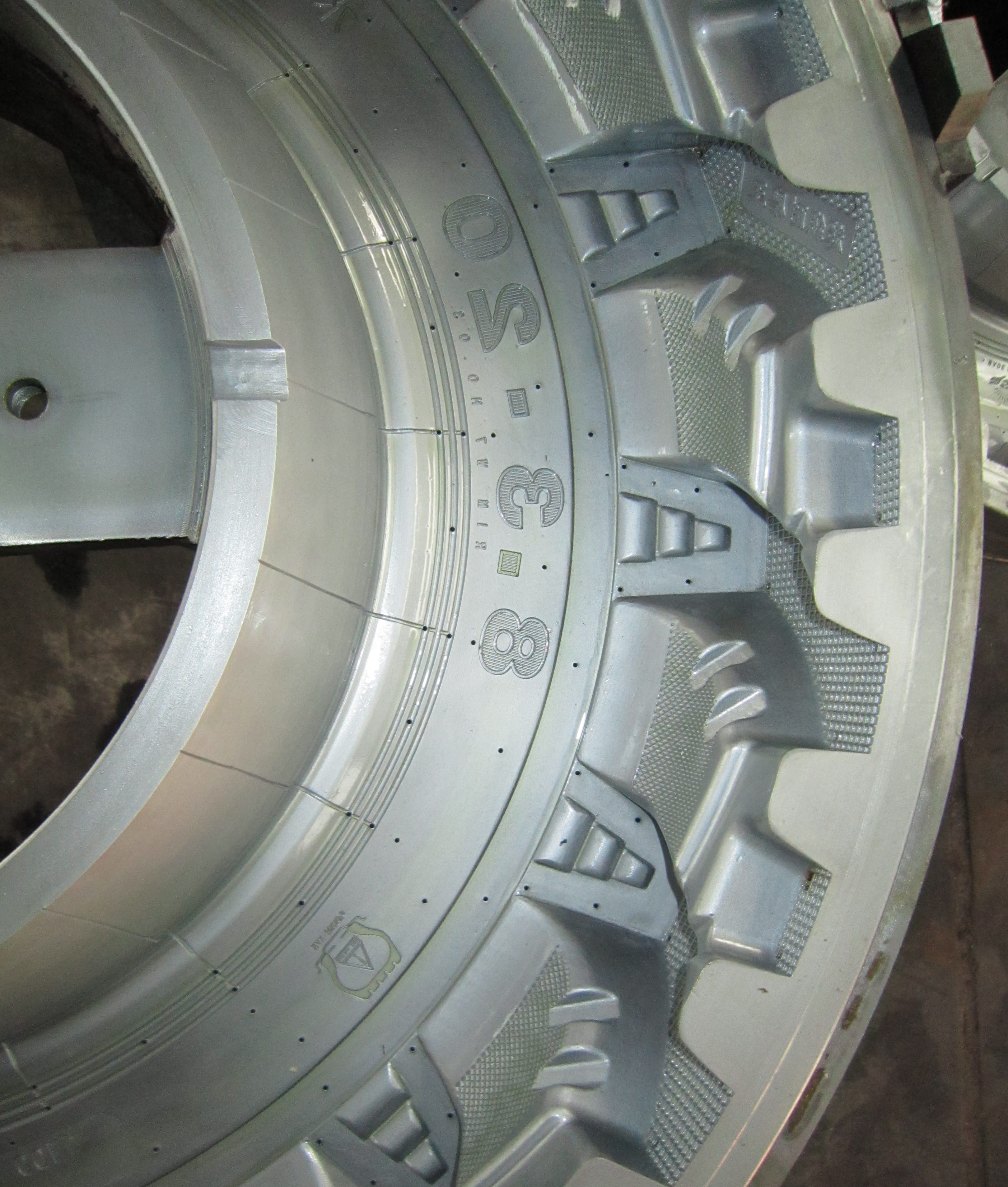 Пресс-формы для шин - изображение 24, детальный вид оборудования