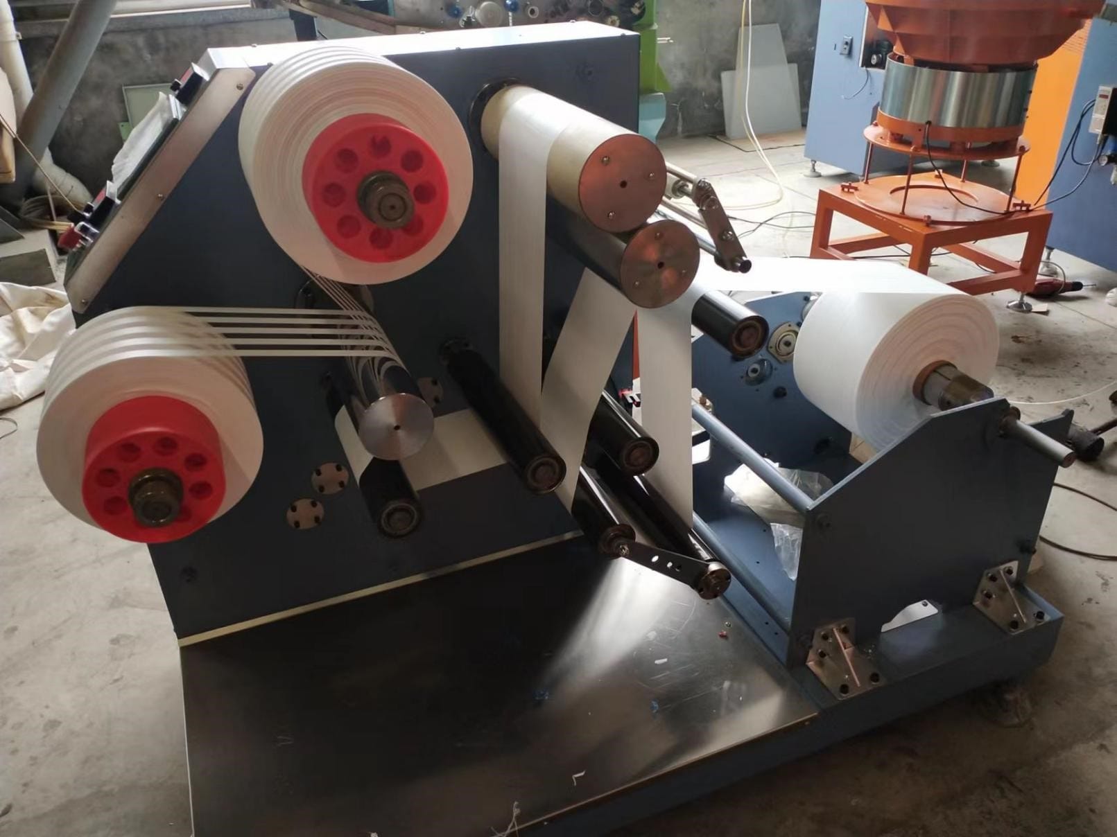 Линия по производству ленты ФУМ - изображение 10, Продольно - резательный станок PTFE с ЧПУ, на основе базальной мембраны: (холодная резка)