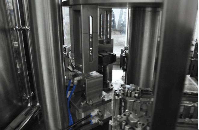 Полностью автоматическая линия розлива в упаковку Pure-pak - изображение 7, детальный вид оборудования