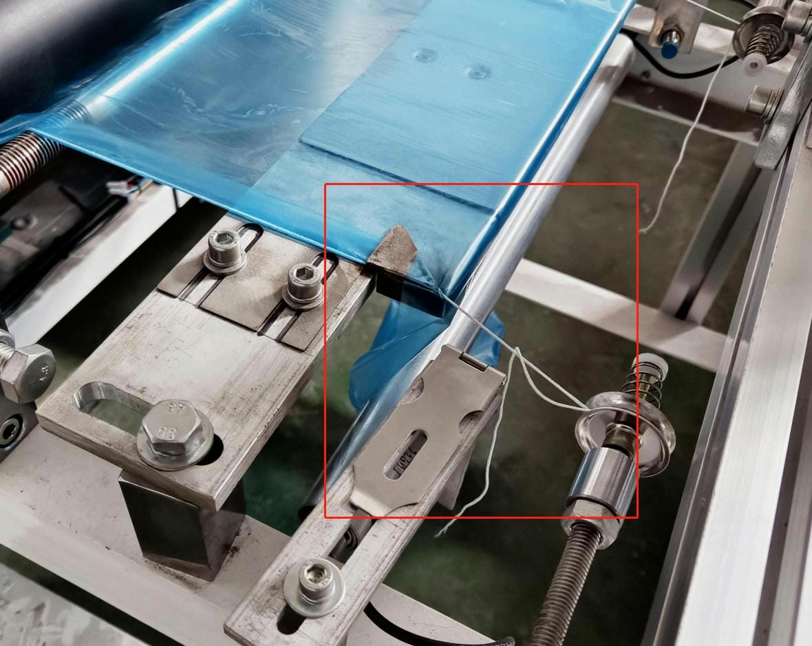 Автоматическое оборудование для производства двухслойных бахил из пленки с использованием ультразвука - изображение 3, детальный вид оборудования