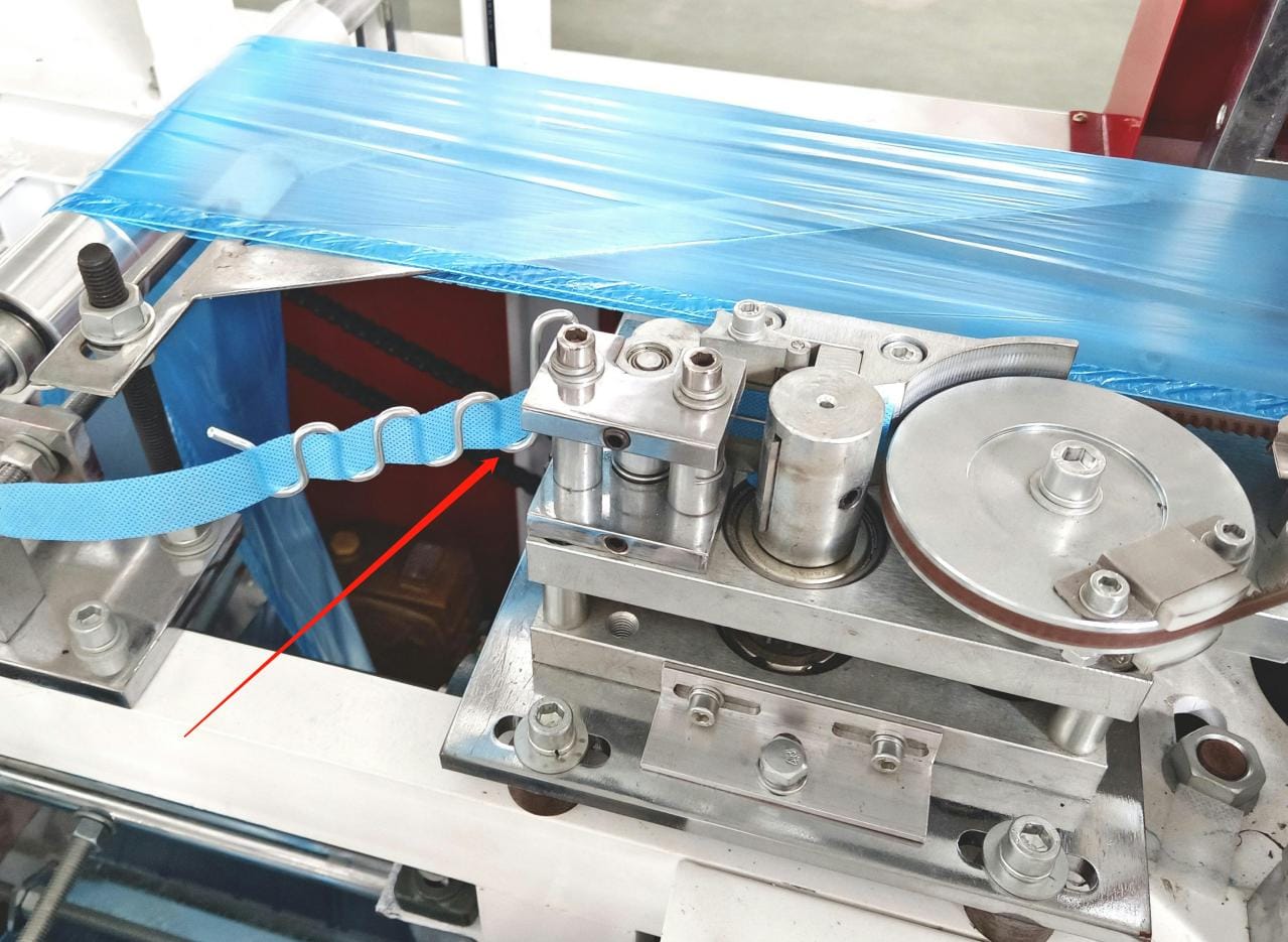 Автоматическое оборудование для производства двухслойных бахил из пленки с использованием ультразвука - изображение 5, детальный вид оборудования