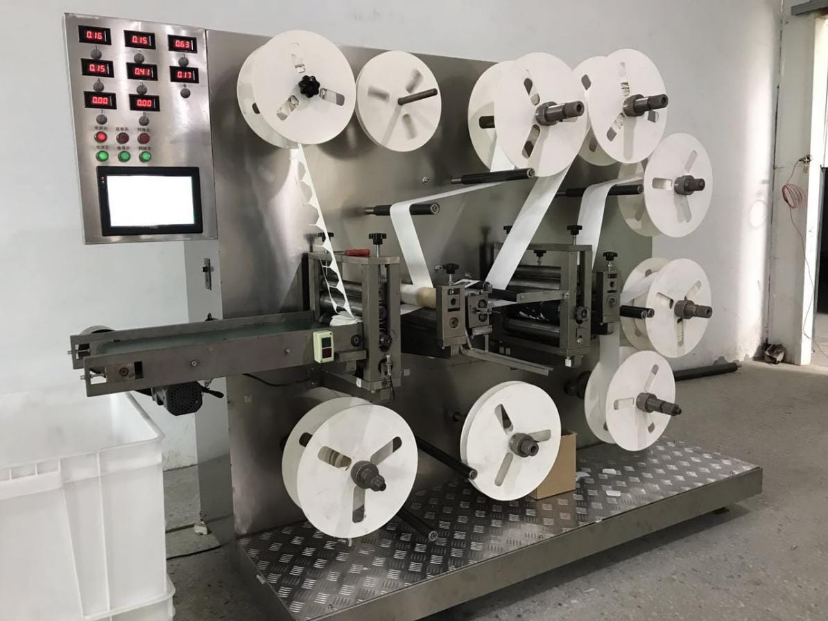 Машина по производству фиксирующего пластыря для катетера - изображение 1, детальный вид оборудования