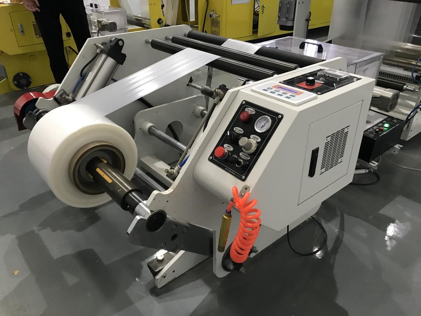 Машина по производству термоусадочных пакетов - изображение 4, детальный вид оборудования