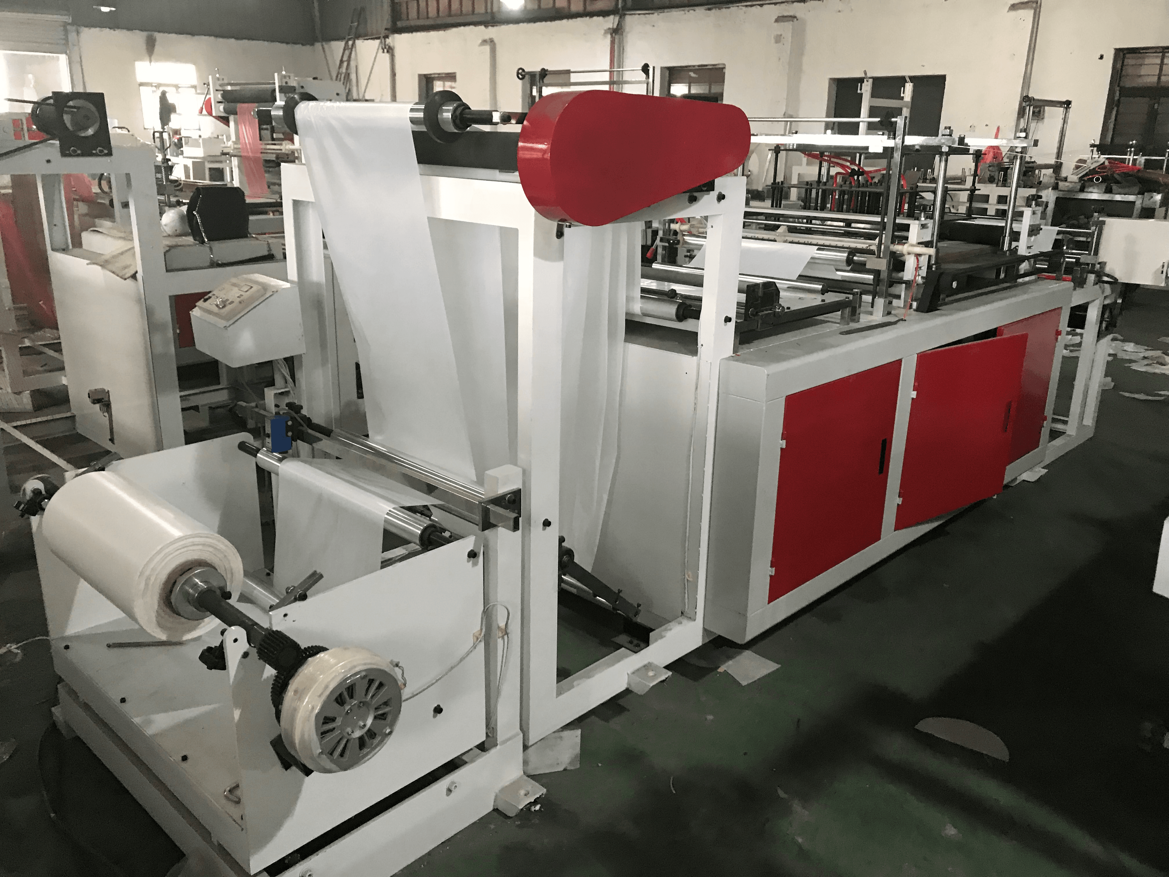 Машина для производства одноразовых полиэтиленовых фартуков - изображение 1, детальный вид оборудования