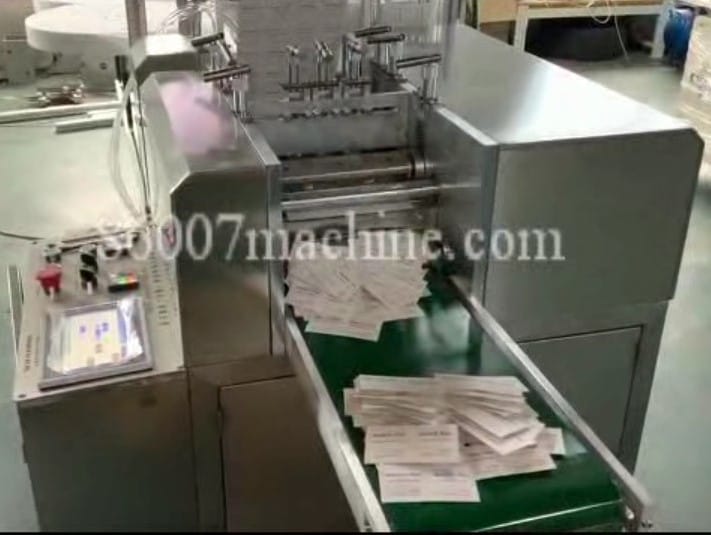 Изображение оборудования: Машина для производства и упаковки спиртовых салфеток