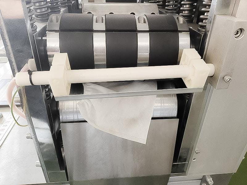 Автоматическое оборудование для производства бахил из нетканого материала - изображение 11, детальный вид оборудования