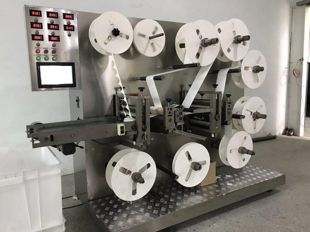 Машина по производству фиксирующего пластыря для катетера - изображение 1, детальный вид оборудования